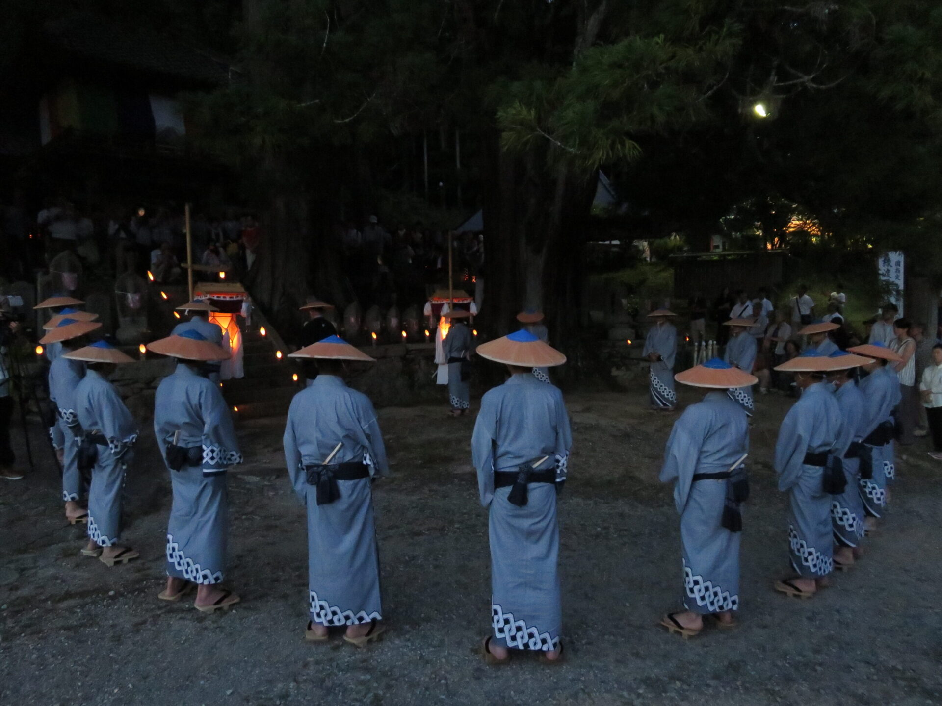 綾渡の夜念仏と盆踊 - 風流踊